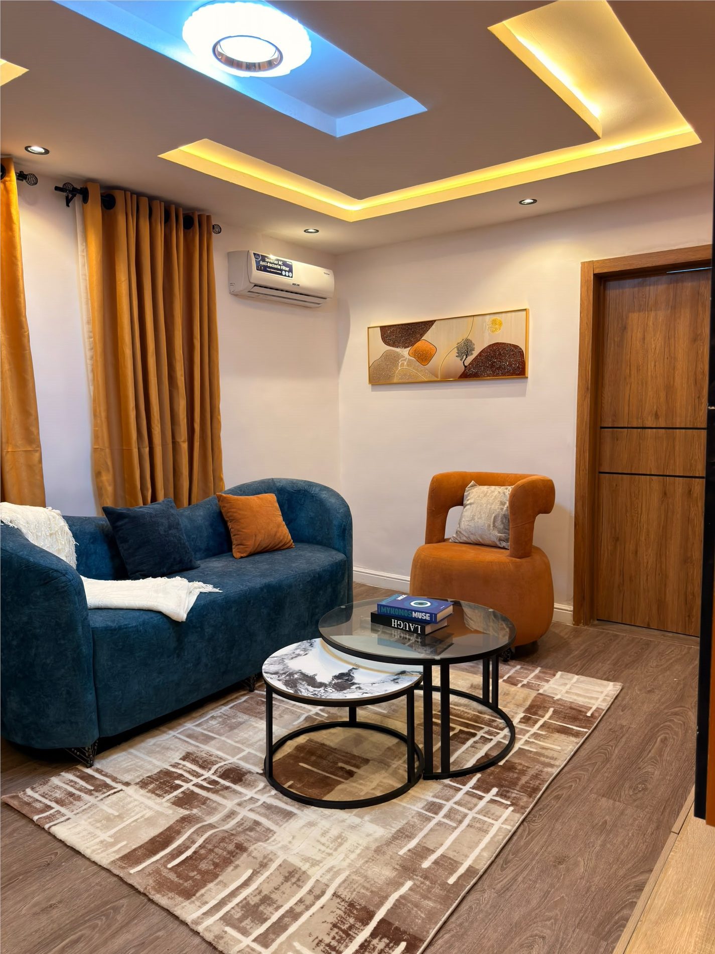 Emperor Suites studio room lounge